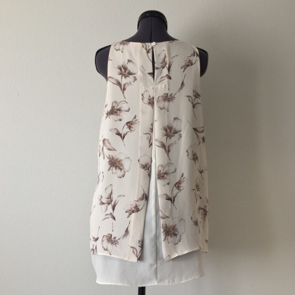 Sleeveless Floral Blouse by Premise Studio - Picture 6 of 10